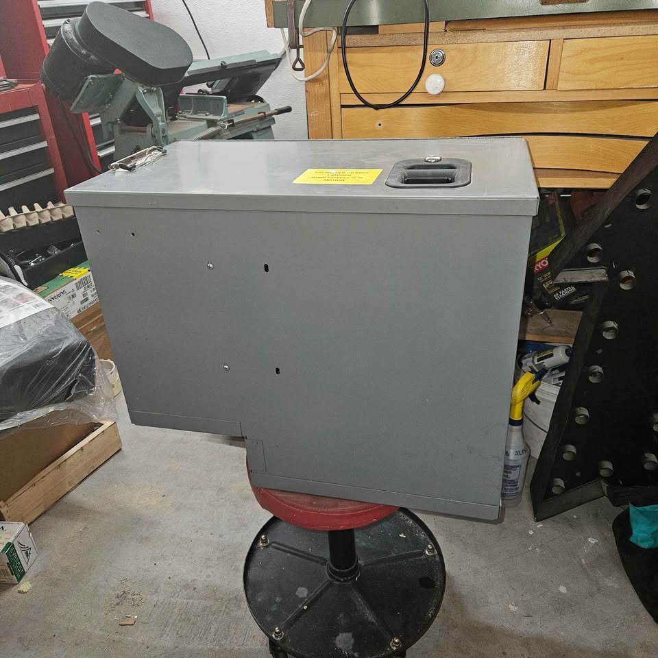 Center Steel Locking Console